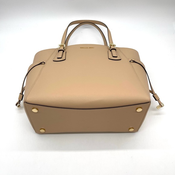 Michael Kors Voyager East West Tote Bag - Picture 3 of 12
